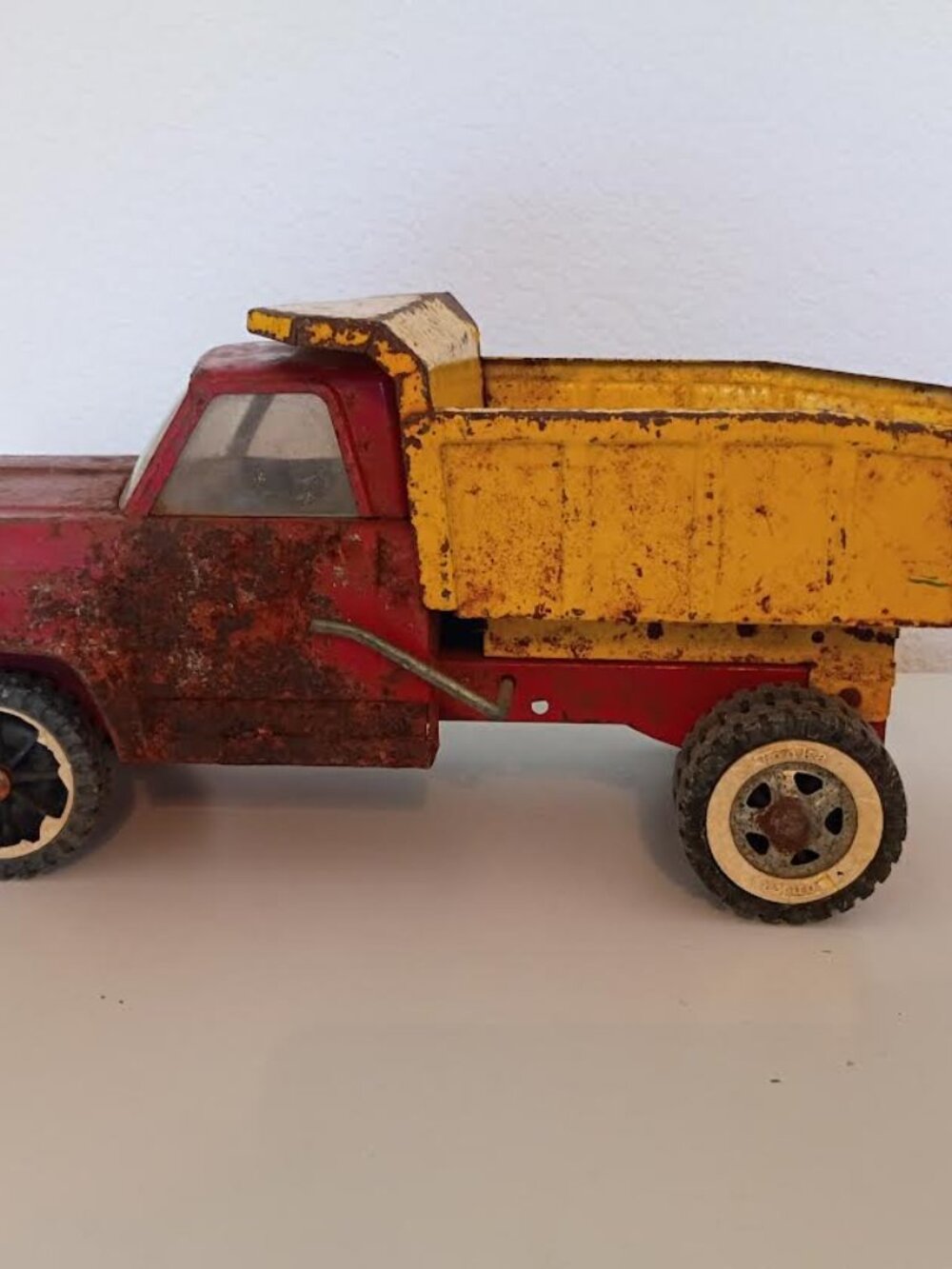 VINTAGE TONKA METAL STEEL DUMP TRUCK #13190 RED YELLOW RUSTY RESTORATION PROJECT